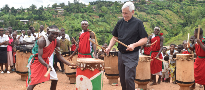 Fr-General-and-Burundian-Drummers.jpg